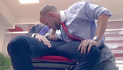 Sexy cutie with ara appar connoisseurer