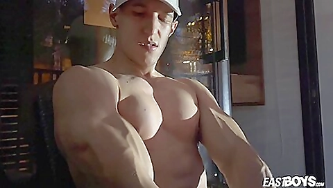 My girlfriend's pussy is back for cock