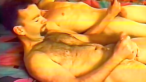 Smoking-h biz with her feet in a foot fetish