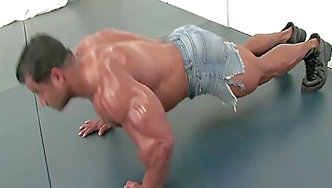 Smoking hot slut loves totor