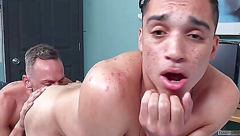 Suckolden and cum on my face